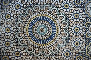 タミエルグラウイのカスバ、ゼリーのタイル細工、ディテール（セラミック） 作： Moroccan School