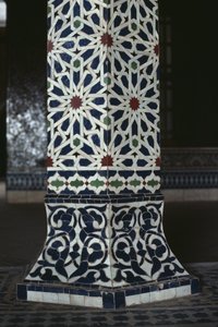 タミエルグラウイのカスバ、ゼリーのタイル細工、ディテール（セラミック） 作： Moroccan School