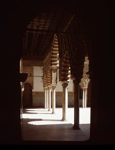 アート・ムデハル：貴婦人の中庭（Patio de las Doncellas）の眺め 作： Mudejar School
