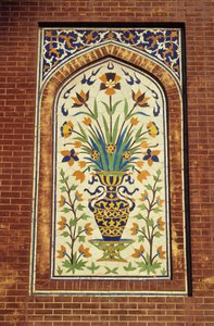 艶をかけられたタイルモザイク、1633年〜35年頃（ファイアンス） 作： Mughal School