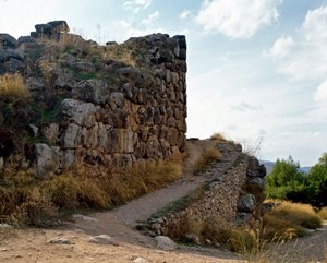 ミケニアンの芸術：紀元前1200年頃のミケニアンの城塞、ティルンテ市へのアクセス。ギリシャ 作： Mycenaean