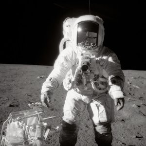アポロ 12 号 - NASA、1969 年。 作： NASA Images