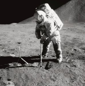 アポロ 15 号 - NASA、1971 年。 作： NASA Images