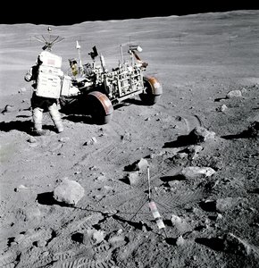 アポロ 16 号 - NASA、1972 年。 作： NASA Images