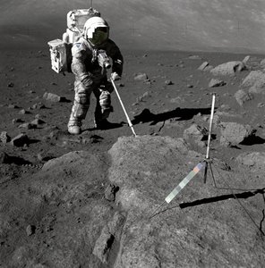 Apollo 17 - NASA, 1972.    1160071   ja       japanese Successfully Translated  Original: The Veteran (Portrait of George Reynolds) Translat: The Veteran (Portrait of George Reynolds) 1366419 ja japanese Successfully Translated Original: Gezicht op Dōtonbo 作： NASA Images