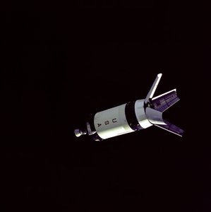 アポロ 7 号 - NASA、1968 年。 作： NASA Images