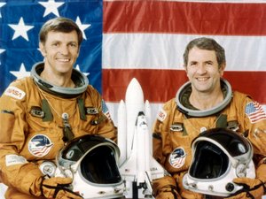 宇宙飛行士のジョー・エングルとリチャード・トゥルーリー、2回目のスペースシャトル飛行、1981年11月。