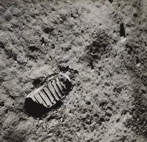 バズ・オルドリンの月面の足跡、1969 年。 作： NASA Images