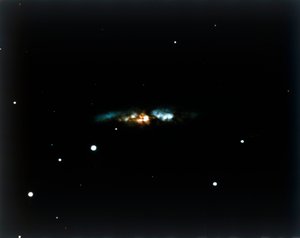 おおぐま座の葉巻銀河。 作： NASA Images