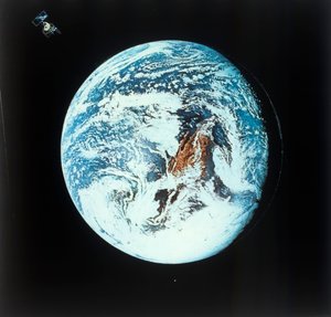 宇宙から地球、1980 年代。