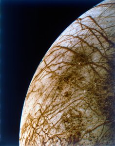 ボイジャー 2 号からのエウロパ、1979 年 7 月 9 日。 作： NASA Images