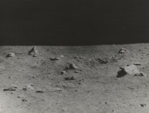 [サーベイヤー V が撮影した月面]、1967 年。 作： NASA Images