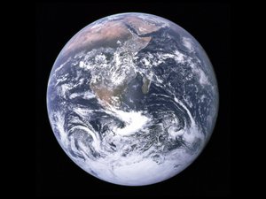 ブルーマーブル - 宇宙から見た地球、1972 年 12 月 7 日。 作： NASA Images