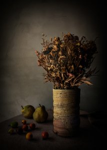ムーディな静物画　花 作： 