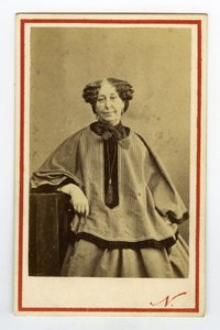 作家ジョージ・サンド（1804-1876）の肖像（オーロール・デュパン）、デュデバン男爵夫人。名刺 作： Nadar