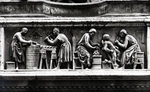 芸術家や職人の仕事ぶりを描いたレリーフ（大理石）（モノクロ写真 作： Nanni di Banco