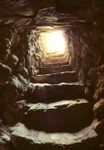 新石器時代に建てられたエリコの塔の内部階段