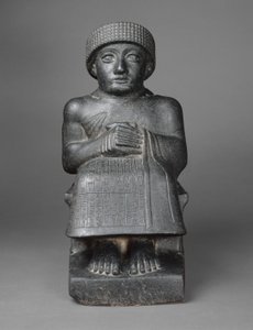 グデアの像、紀元前2090年頃（閃緑岩） 作： Neo Sumerian