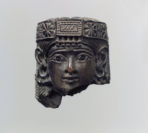 紀元前8世紀頃の女性像の頭（象牙） 作： Neo Assyrian