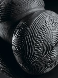 アバディーンシャー州トウイー、グラス・ヒルの彫刻されたボール（石） 新石器時代、紀元前3000年頃 作： Neolithic Neolithic