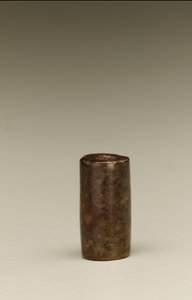 円筒形のビーズ、タイ湖地域、良珠文化、紀元前3300〜2250年（翡翠） 作： Neolithic Period Chinese School