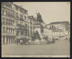 Riva degli Schiavoni te Venetië, met een ruiter standbeeld van Victor Emmanuel II van Italië ヴェネツィア - リーヴァ デッリ スキアヴォーニとモニュメント。 V. エマヌエーレ (オブジェクトのタイトル)