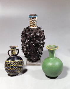 エジプトの花瓶：ブドウの房、ザクロ、波のモチーフ（ガラス 作： New Kingdom Egyptian