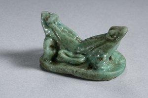 2つの結合したカエルのスカラボイド、18〜19世紀、紀元前1540〜1186年（ファイアンス）（下面については270367を参照）