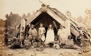 ニュージーランドのマオリ家、1880年代（アルブメンプリント）
