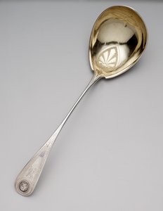 スープ鍋、1860年頃（コインシルバーと金箔） 作： Newell Harding and Co.