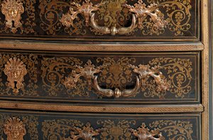 ルイ14世時代のコモード（オルモル、真鍮、べっ甲、黒檀のブール）の詳細（486114-19も参照 作： Nicholas Sageot