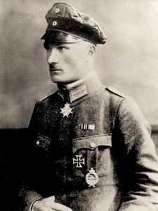 マンフレート・フォン・リヒトホーフェンの肖像、1915年頃（写真） 作： Nicola Perscheid