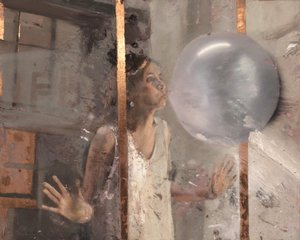バブルV（窓の向こうの少女）、2020年（油彩・銅） 作： Nicola Pucci