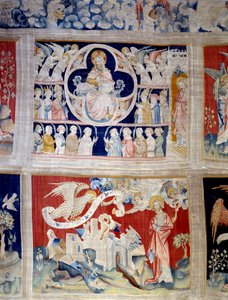 黙示録のカーテン（1373-1383）、n.13：神と子羊（キリストの象徴）。その下の第20段では、3人の天使が権力者たちを解放しています。ニコラ・バタイユ（1330-1405）のタペストリー 作： Nicolas Bataille
