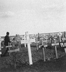 イギリスの戦争墓地、Gouzeaucourt、フランス、第一次世界大戦、c1917-c1918。 作： Nightingale and Co