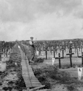 ホーゲクレーター墓地、ベルギー、イープル近郊、第一次世界大戦、c1917-c1918 作： Nightingale and Co