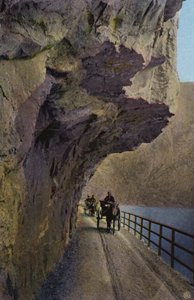 ノルウェーハルダンゲル州エイドフィヨルドへの道（カラー写真） 作： Norwegian Photographer