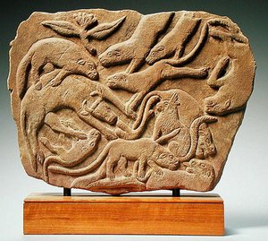 犬が牛を伐採する様子を描いたレリーフ 4～5世紀（砂岩） 作： Nubian Nubian