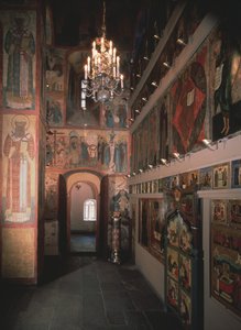 モスクワ クレムリンの聖ローブ教会のイコノスタシスのあるインテリア、1627 年 作： Old Russian Architecture
