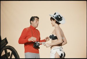 マット・ヘルム役のディーン・マーティンが「The Silencers」の撮影に参加 作： オーランド・スエロ