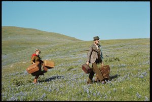 フレッド・アステアとペチュラ・クラーク、「フィニアンの虹」の撮影現場にて（写真） 1968年 作： オーランド・スエロ