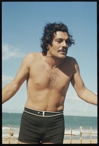 ビーチでのOmar Sharif