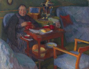 お茶を飲む女性