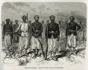 探検隊の護衛のセネガル人騎兵。1880年から1881年にかけて、海兵隊歩兵中佐ガリエニが行ったオー・ニジェールでの探検の物語を説明するために、トファーニが描いた版画。 作： Oswaldo Tofani