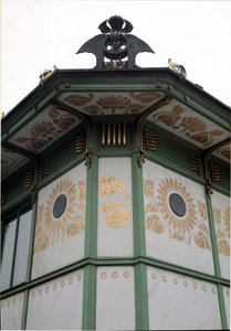 アールヌーボー：建築家オットー・ワーグナー（1841-1918）が