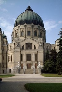 建築家オットー・ワーグナー(1841-1918)による家族の墓の眺め（ウィーン分離派）。ヒーツィング墓地、ウィーン、オーストリア 作： Otto Wagner