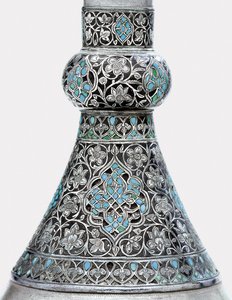 オスマントルコ石をはめ込んだ銀マウント亜鉛瓶のディテール（トルコ石、亜鉛、銀 作： Ottoman School