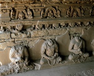 ハリプール県の古代仏教僧院の仏像（前2～前1世紀