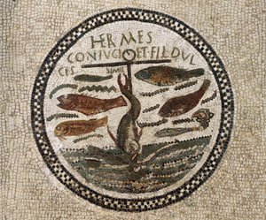 キリストと信者の象徴である魚に囲まれた錨のモザイク チュニジア、スースのカタコンベ 初期キリスト教時代、4世紀