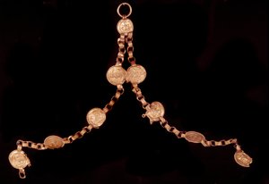 パレオクレティア美術：金のネックレス。イランからパリ、ルーブル美術館